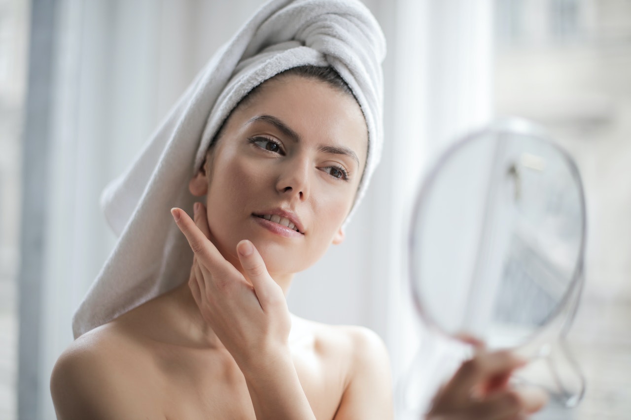 stosowanie kosmetyków pozwala opóźnić procesy starzenia skóry